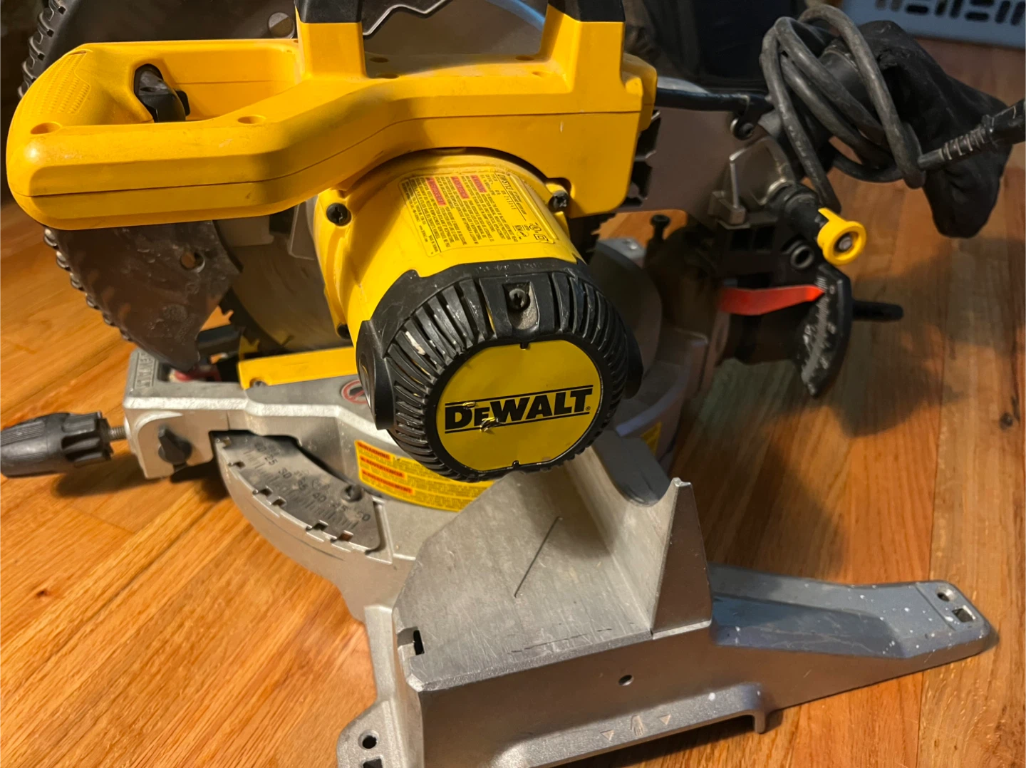 DeWalt DWS713 10" Compound Miter Saw - photo 2