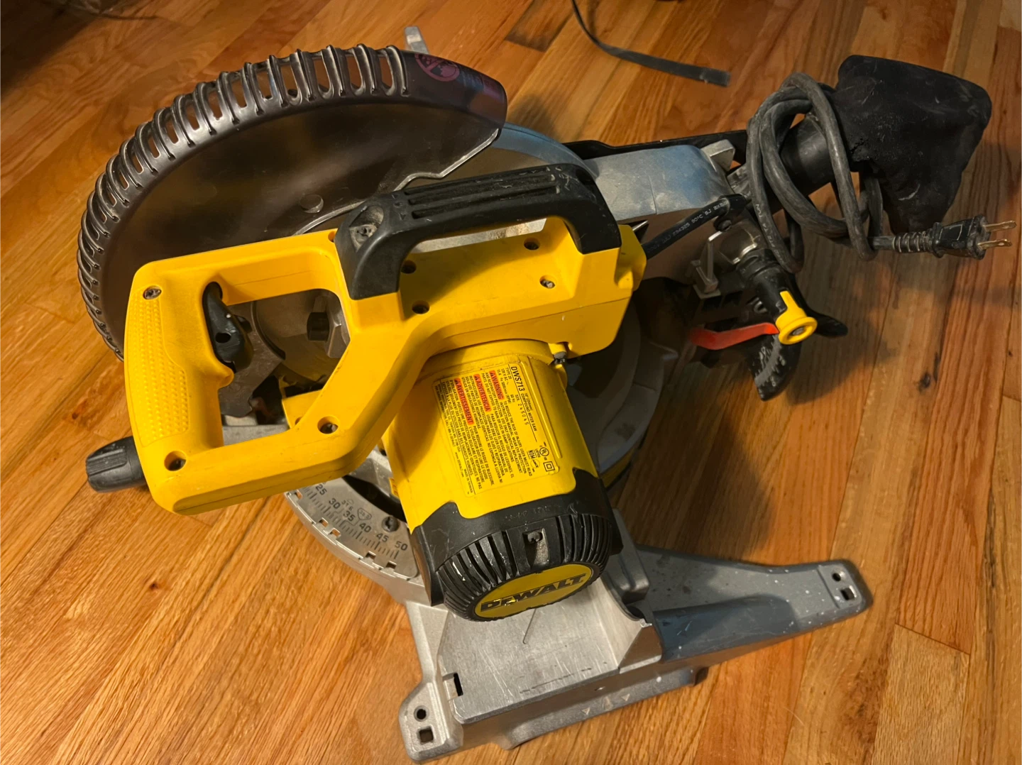 DeWalt DWS713 10" Compound Miter Saw