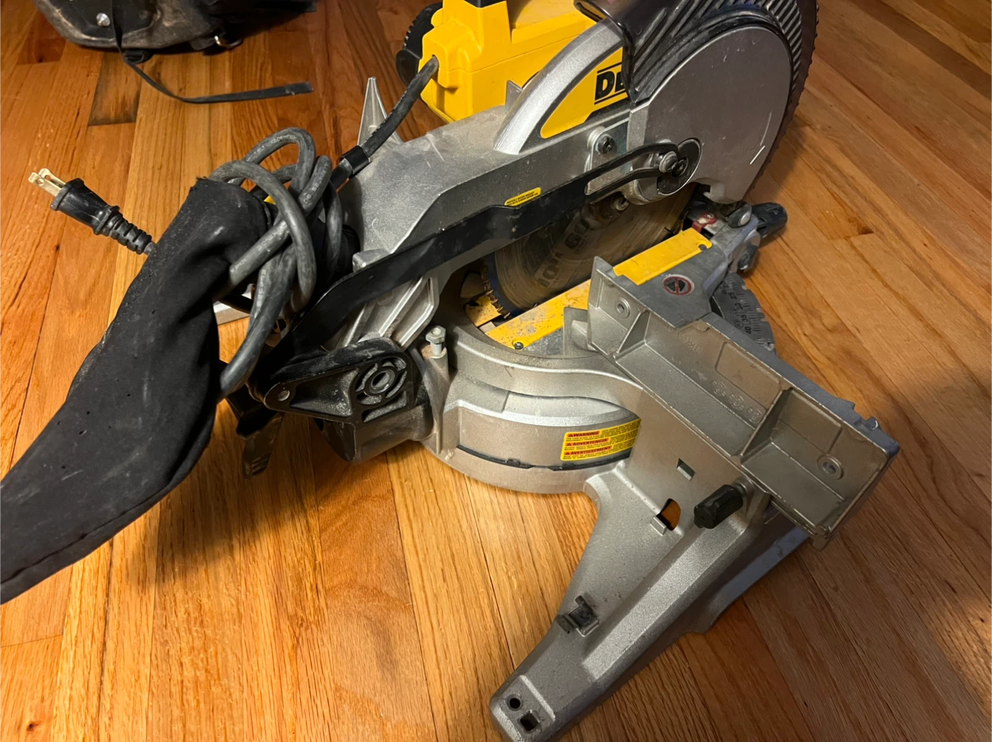 DeWalt DWS713 10" Compound Miter Saw - photo 5