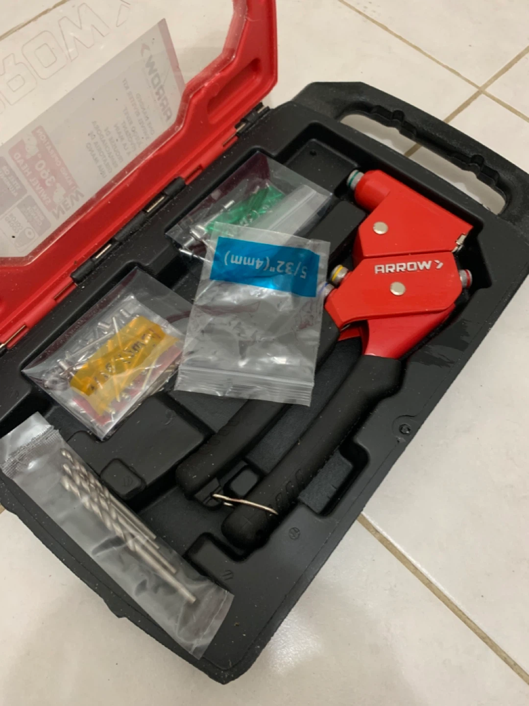 Arrow 1-Handed Swivel Riveter Kit - photo 2