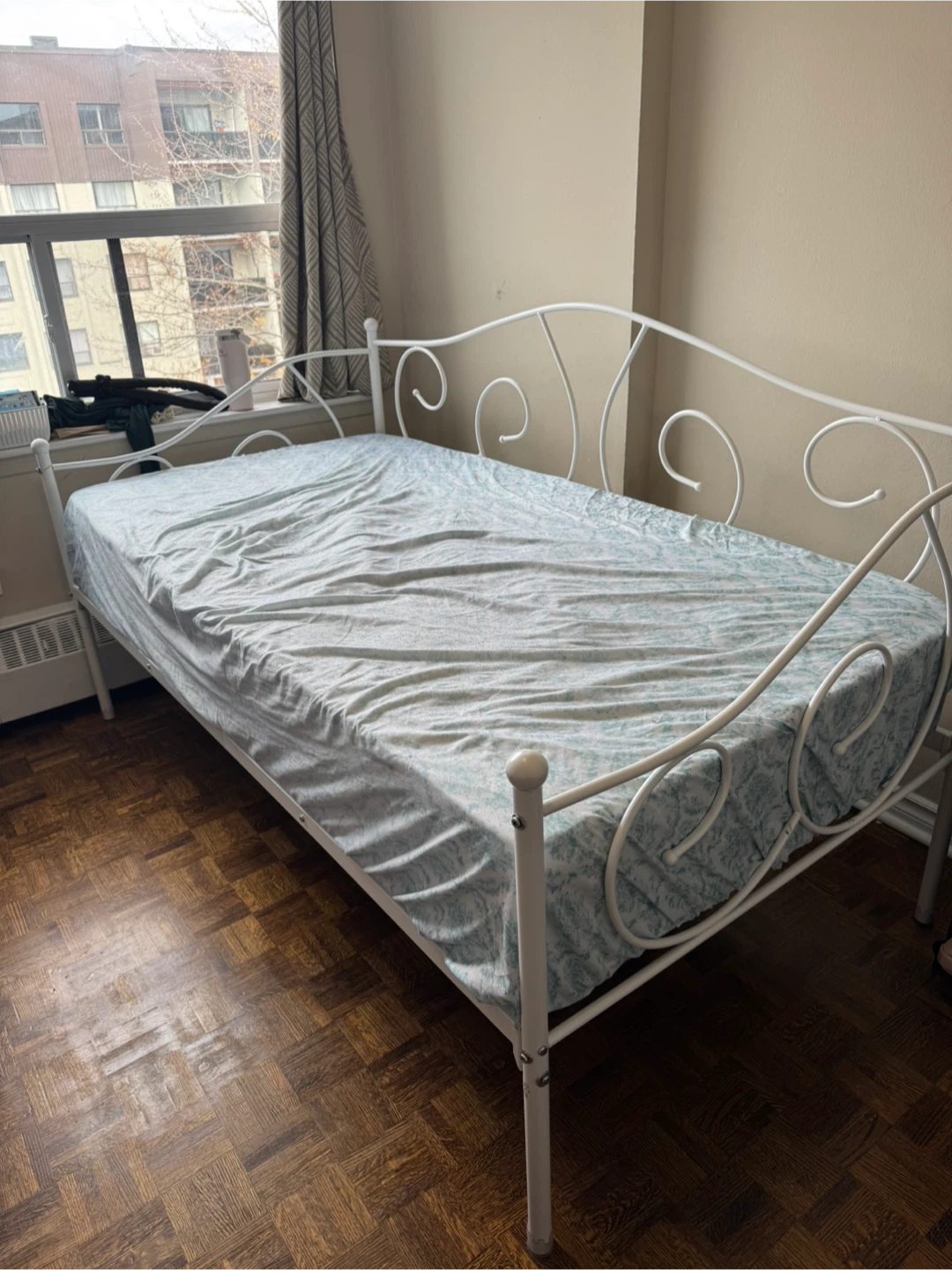 White Metal Daybed Frame
