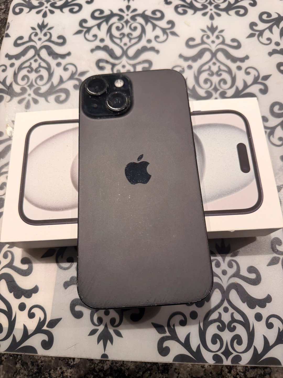 iPhone 15 – 256GB – Black – Unlocked – Cracked Screen
