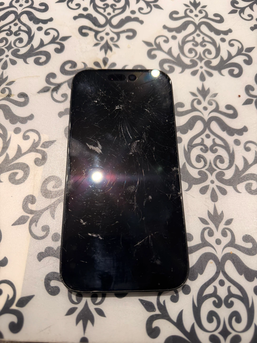 iPhone 15 – 256GB – Black – Unlocked – Cracked Screen - photo 4