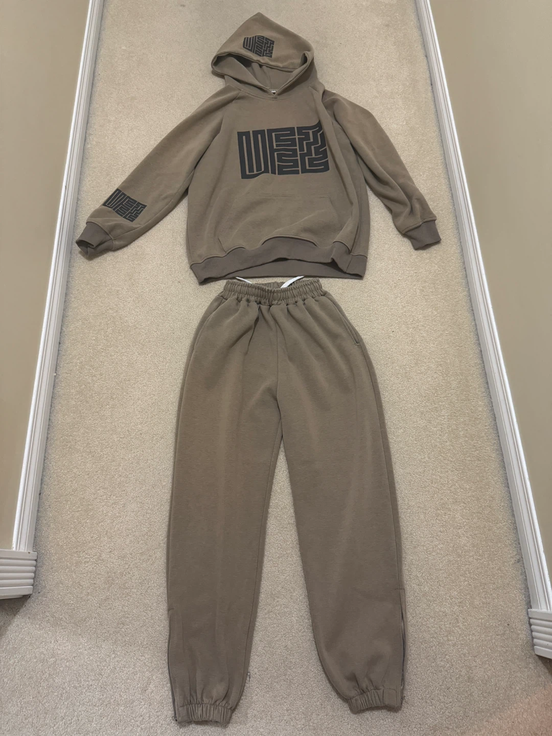 Matching Hoodie and Sweatpants Set - size S