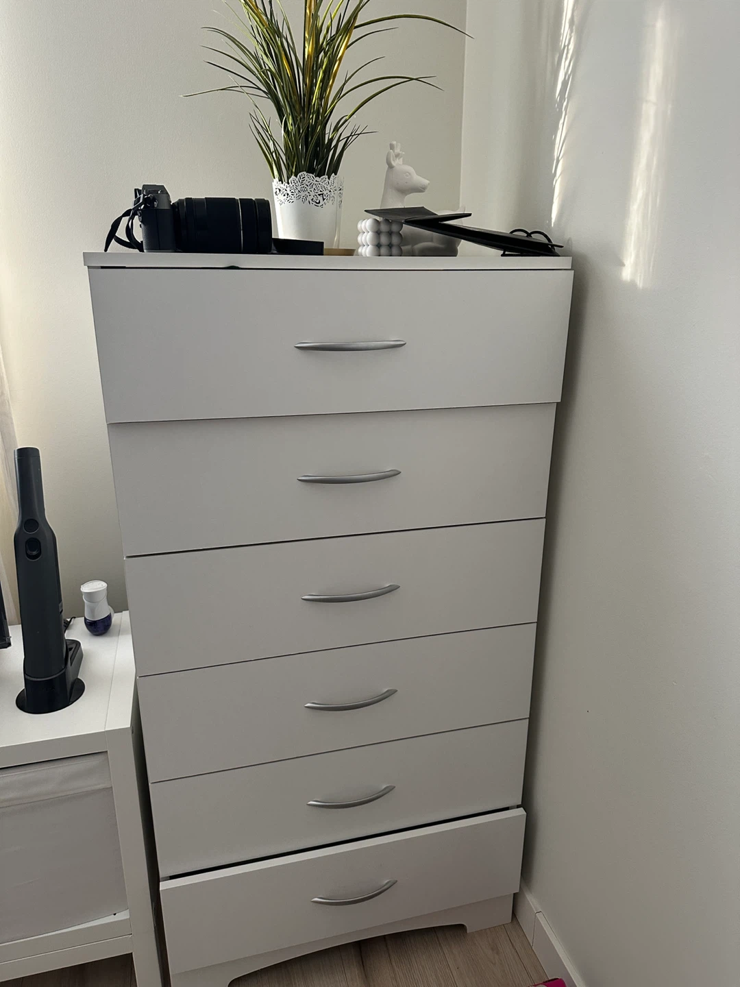 White 6-Drawer Dresser