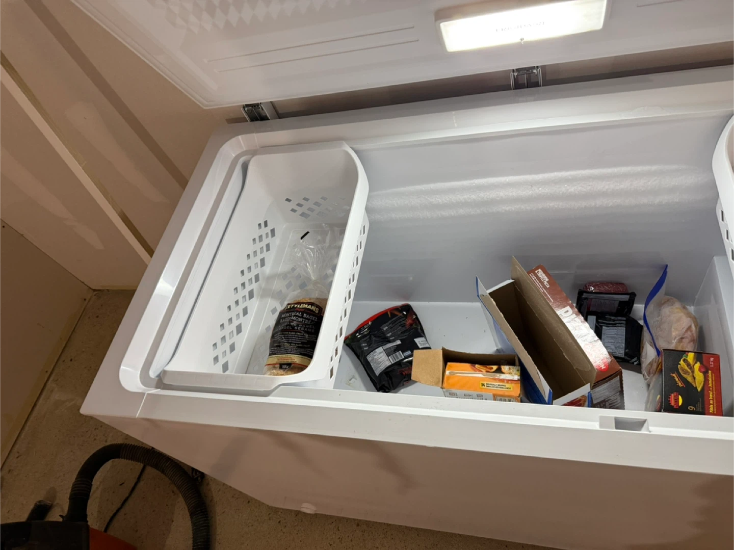 Frigidaire 14.8 cu.ft Chest Freezer - photo 3