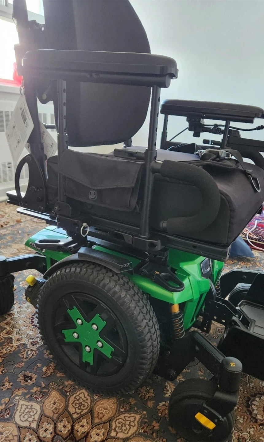 Quantum Edge 3 Power Wheelchair - Green & Black - photo 2