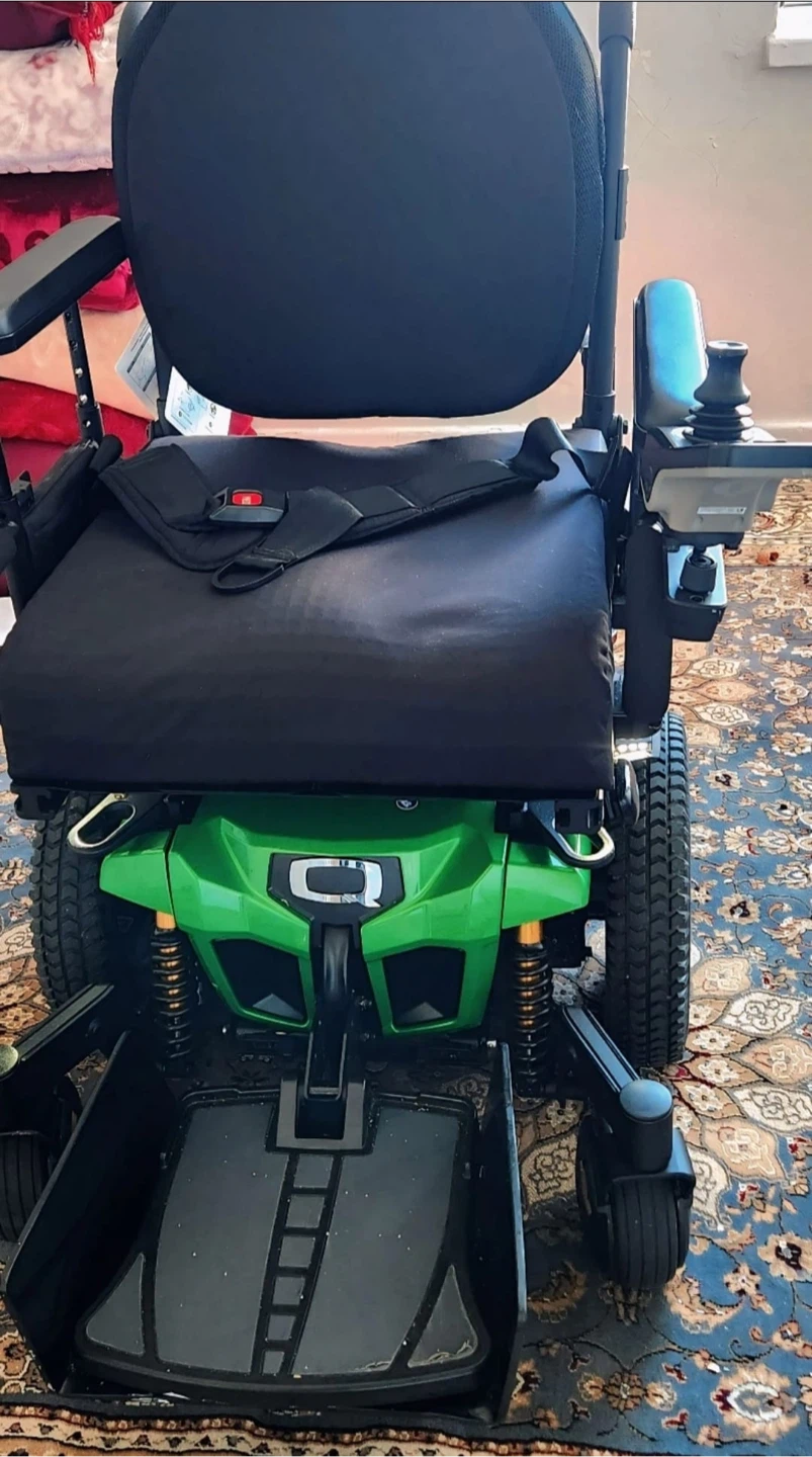 Quantum Edge 3 Power Wheelchair - Green & Black - photo 4