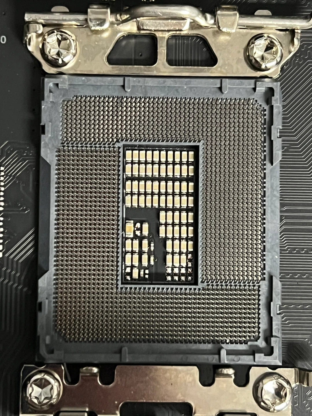OPEN BOX!!! ASUS TUF Z790-Plus WiFi LGA 1700 ATX DDR5 - photo 5