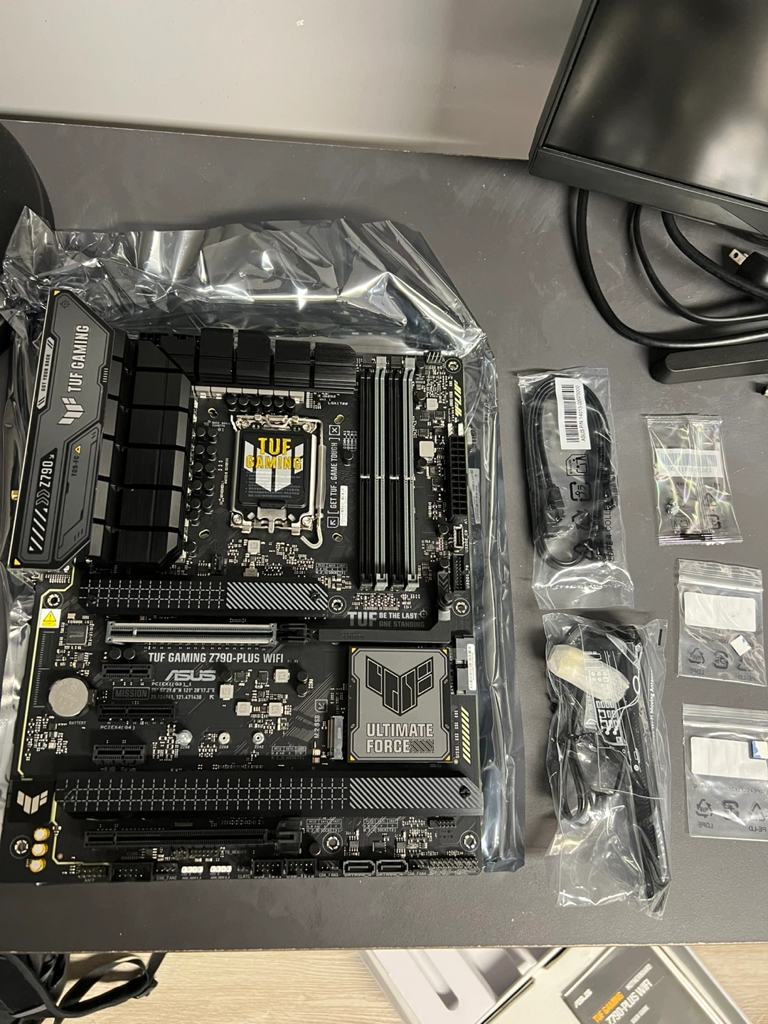 OPEN BOX!!! ASUS TUF Z790-Plus WiFi LGA 1700 ATX DDR5 - photo 2