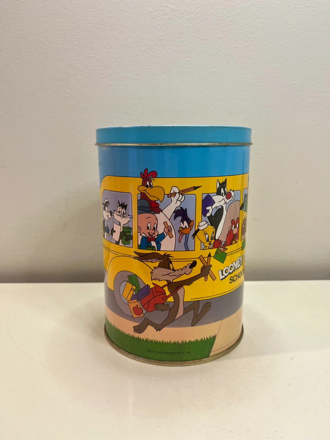 90’s Looney Tunes School Bus Tin Can