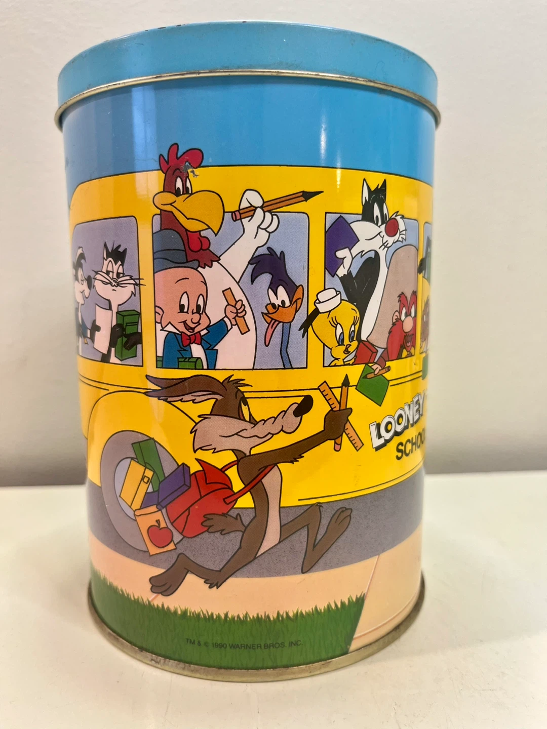 90’s Looney Tunes School Bus Tin Can - photo 2