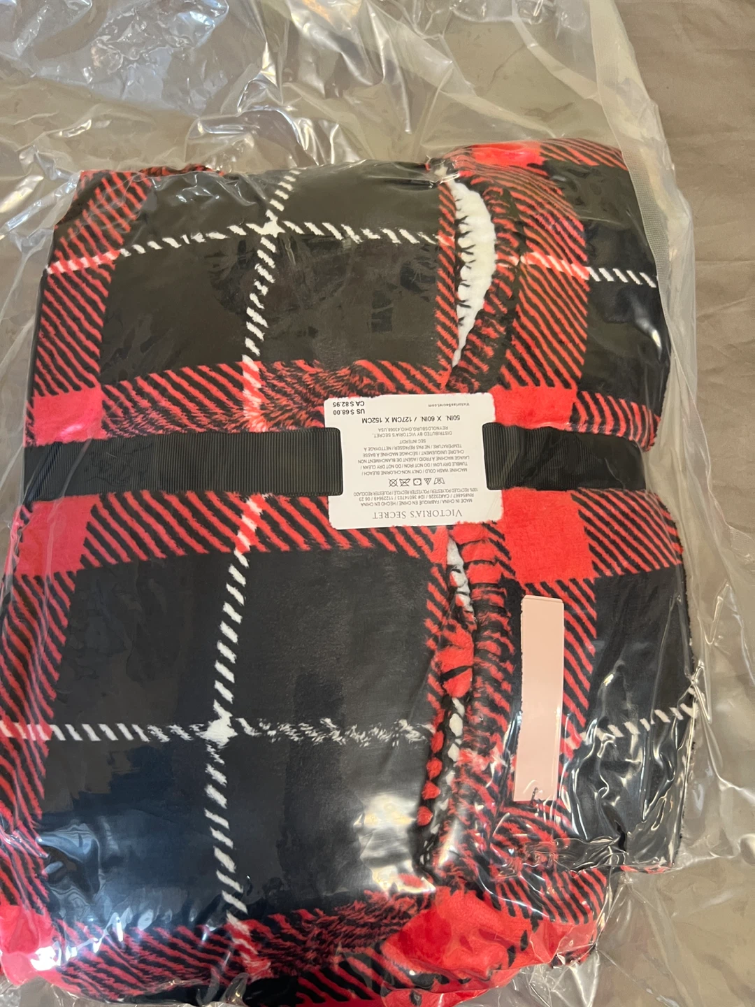 New Victoria's Secret Cozy Plush Blanket - photo 3