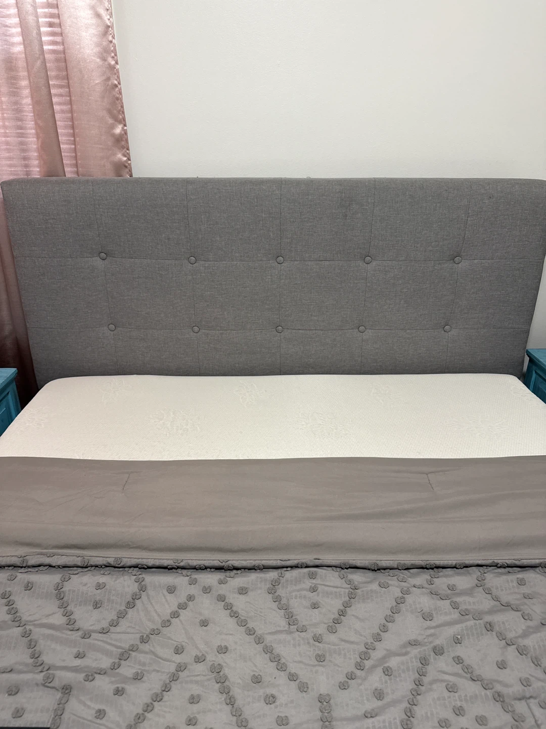 Gray Upholstered Queen Bed - photo 4