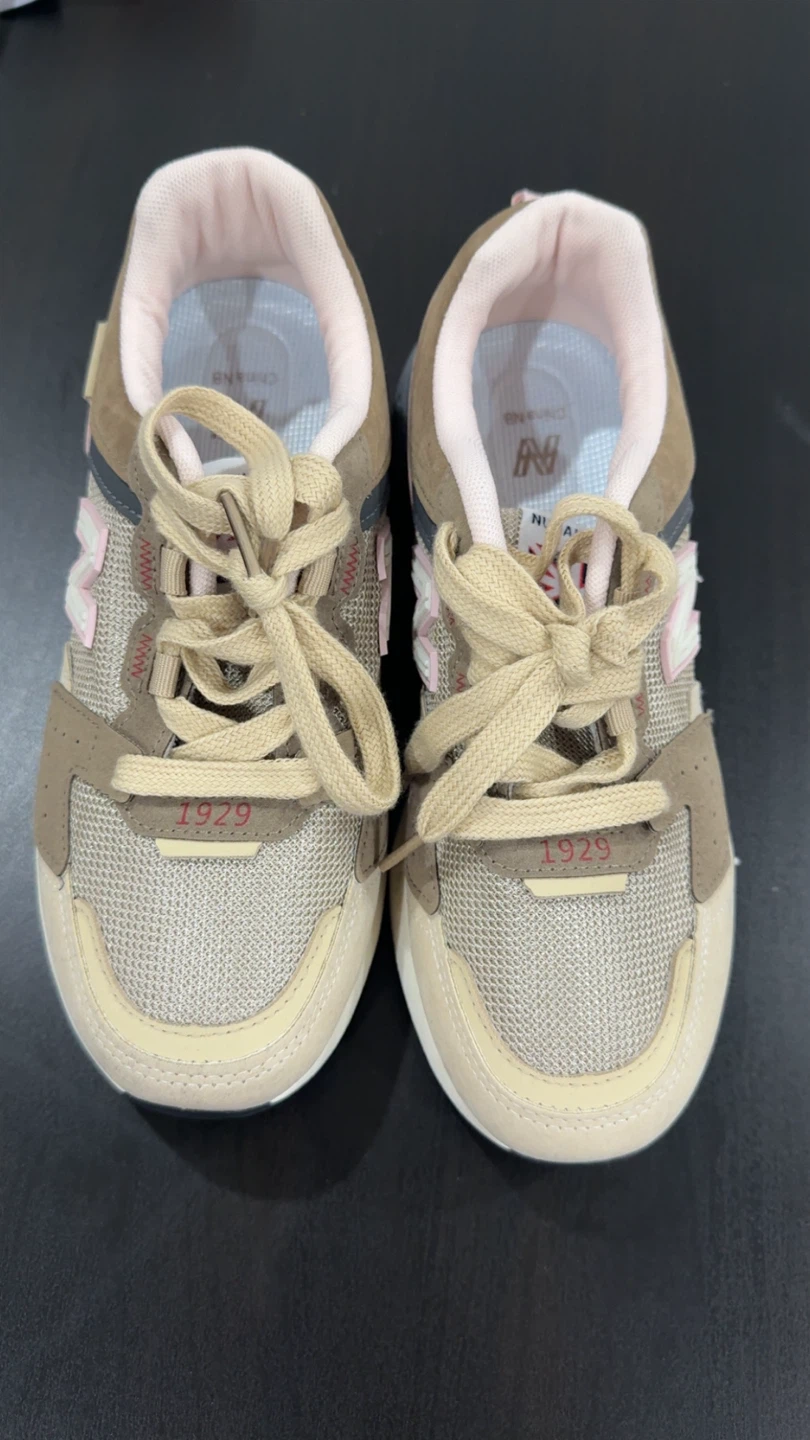 Sneakers and sweatpants - photo 2