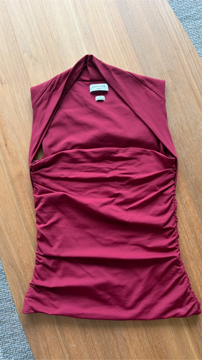 Aritzia original contour flourish top size M