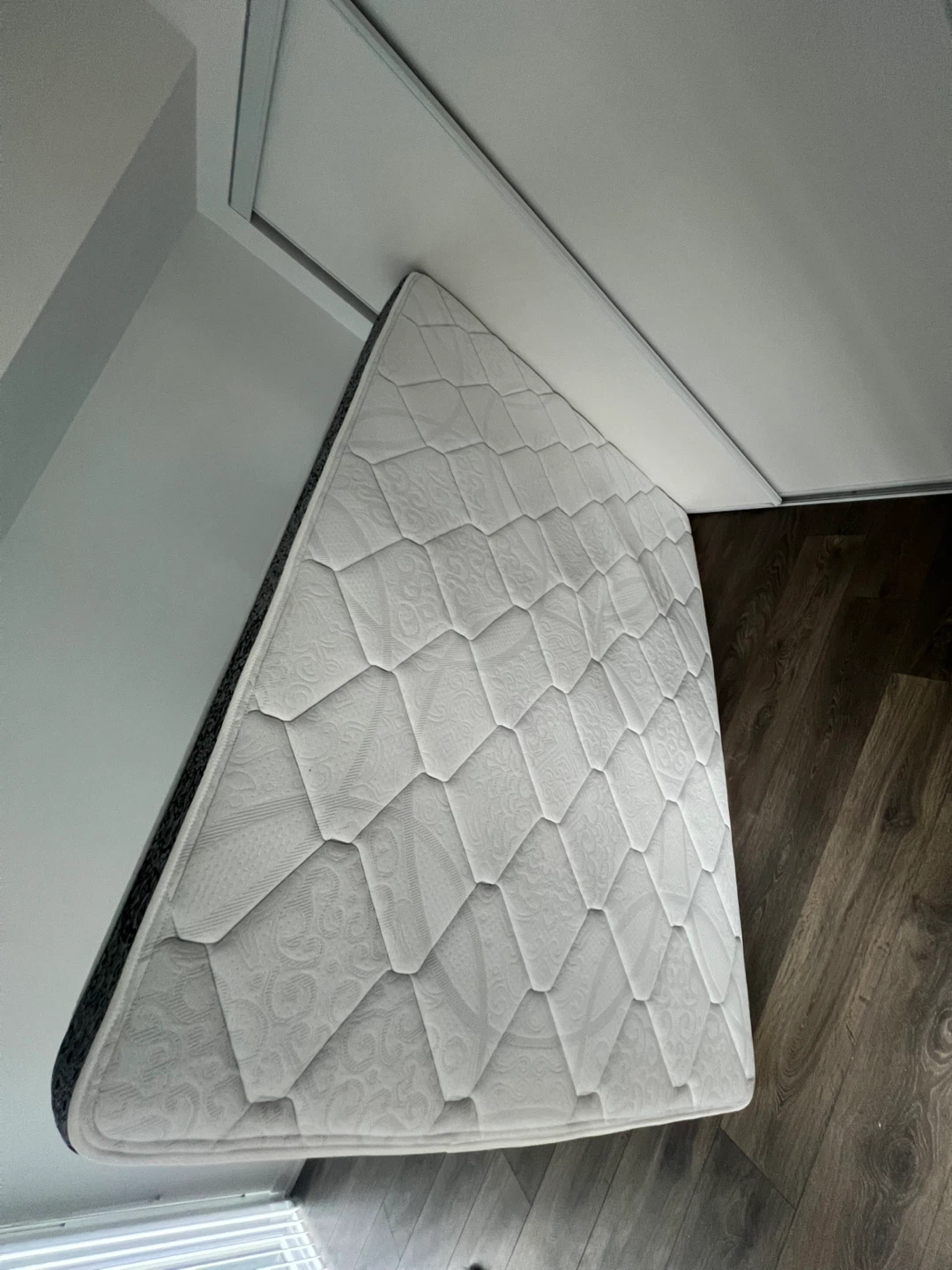 Kingsdown Mattress Queen Size (Sleep country) - photo 3