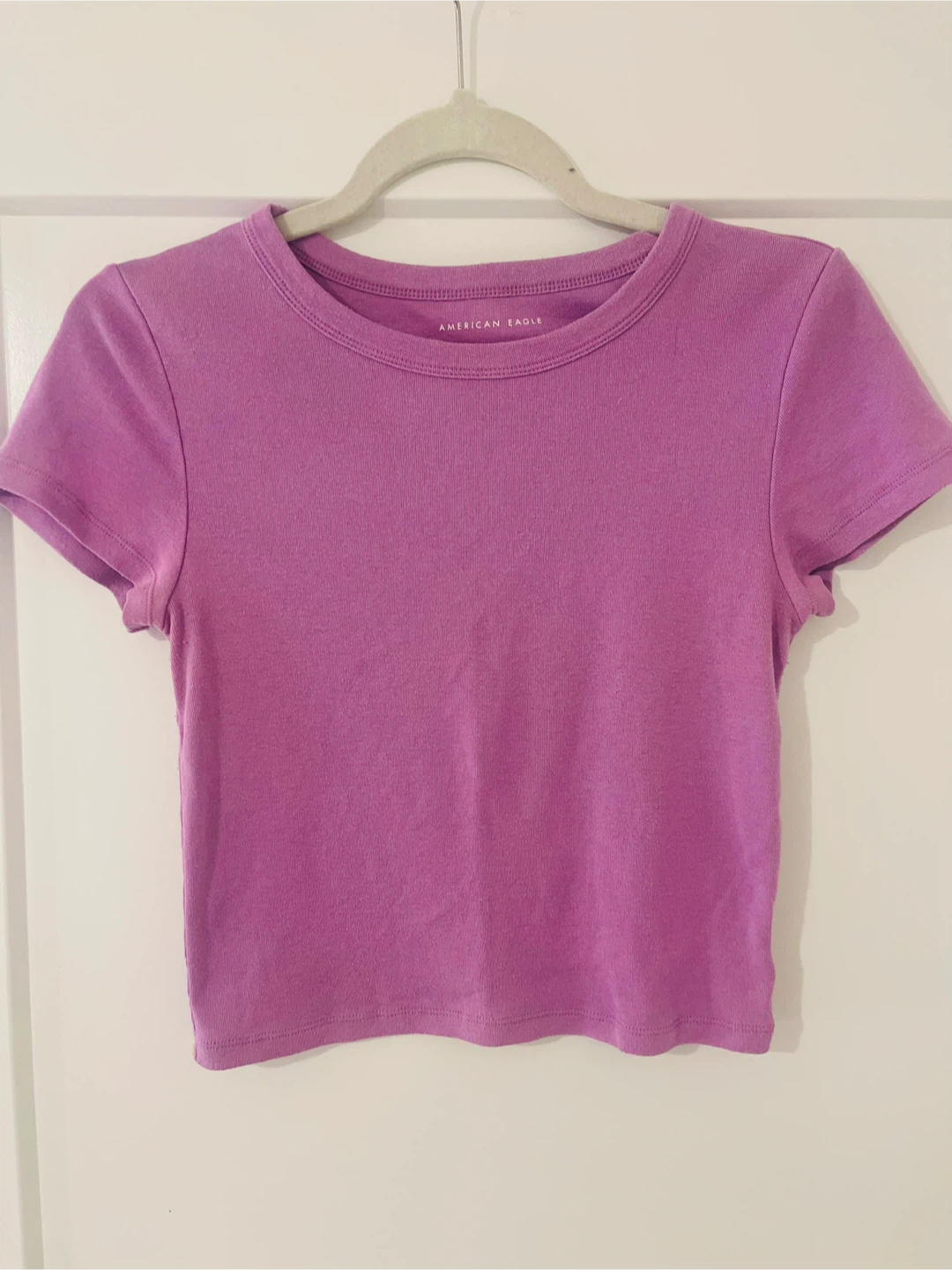 American Eagle cropped tee