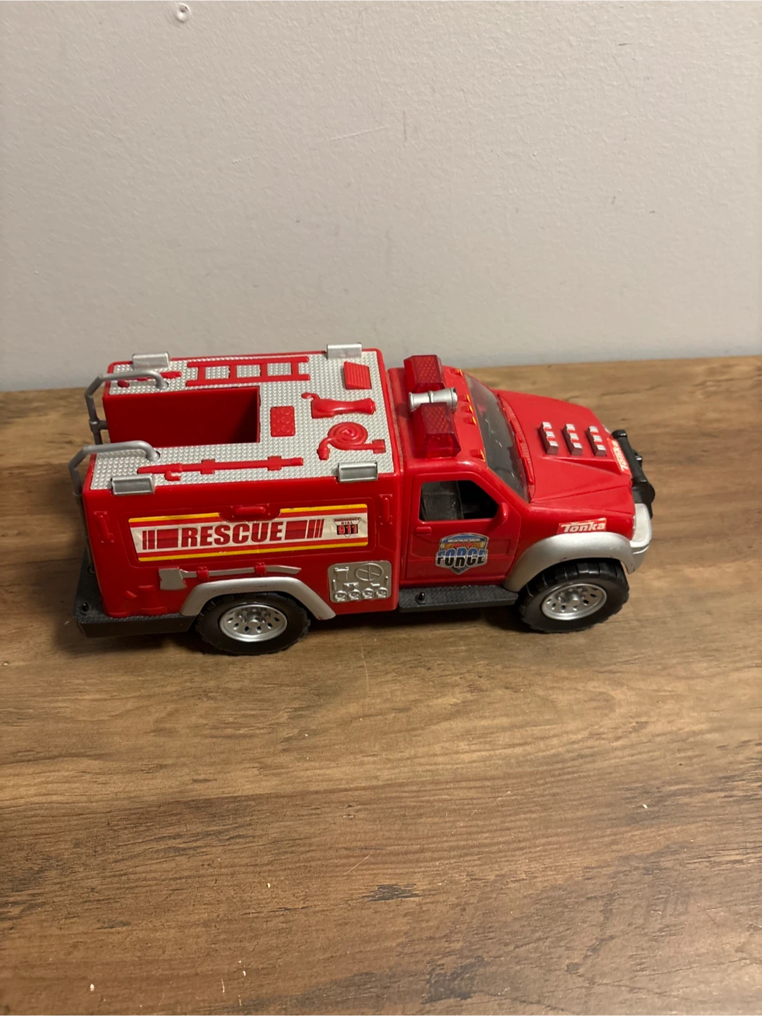 Tonka Rescue Fire Truck - photo 3