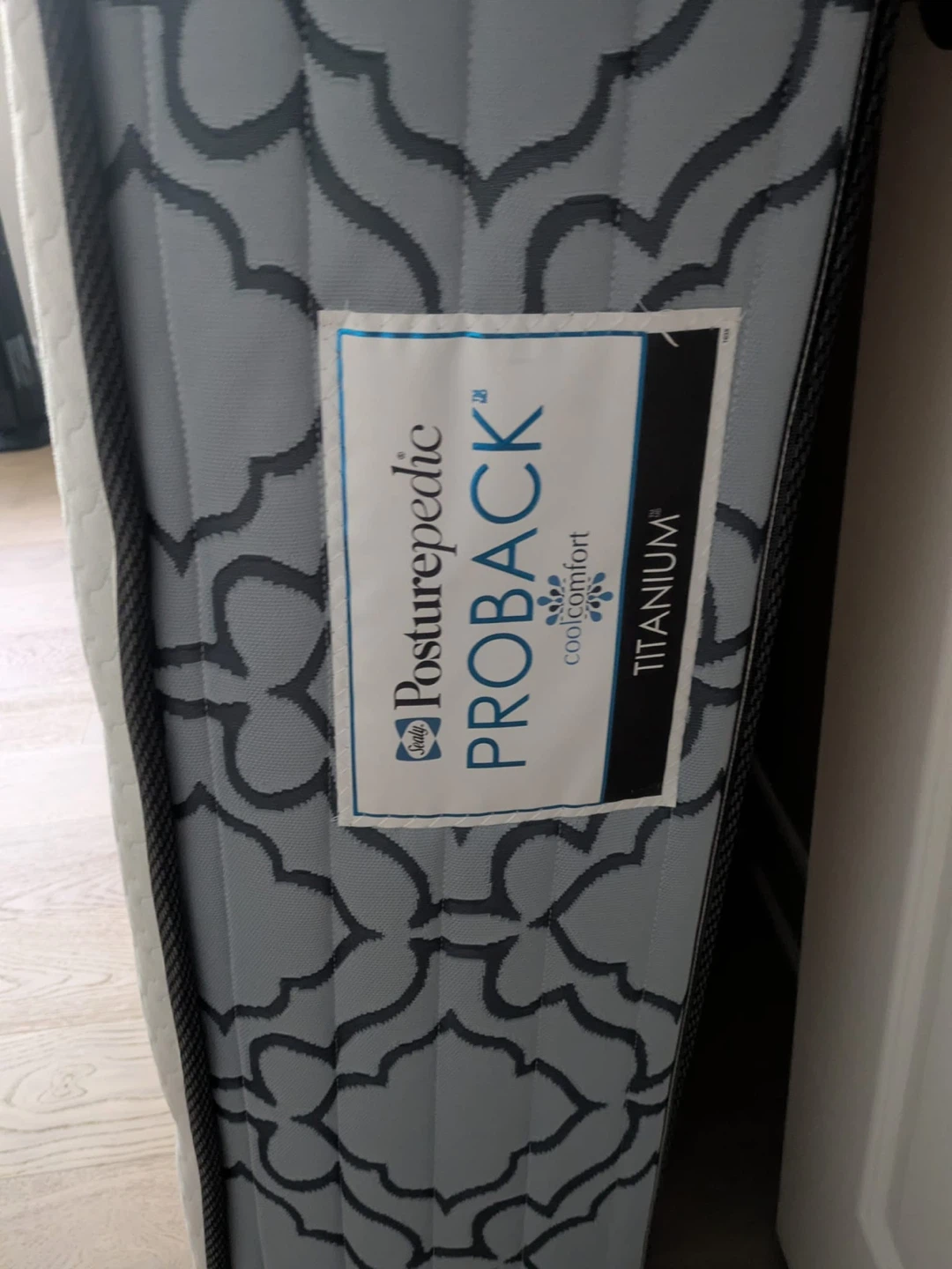 Free queen size Sealy Posturepedic PROBACK Titanium Mattress - photo 2