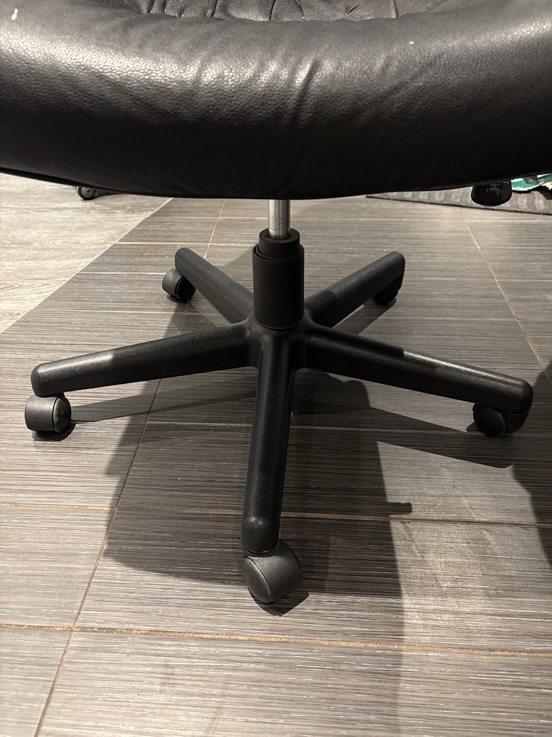 Black Office Chair - photo 2