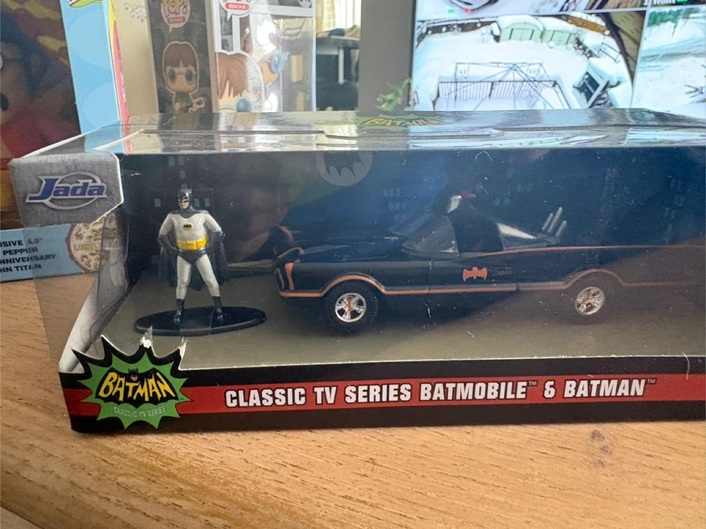 Jada Toys Batman Classic TV Series Batmobile & Batman - photo 2