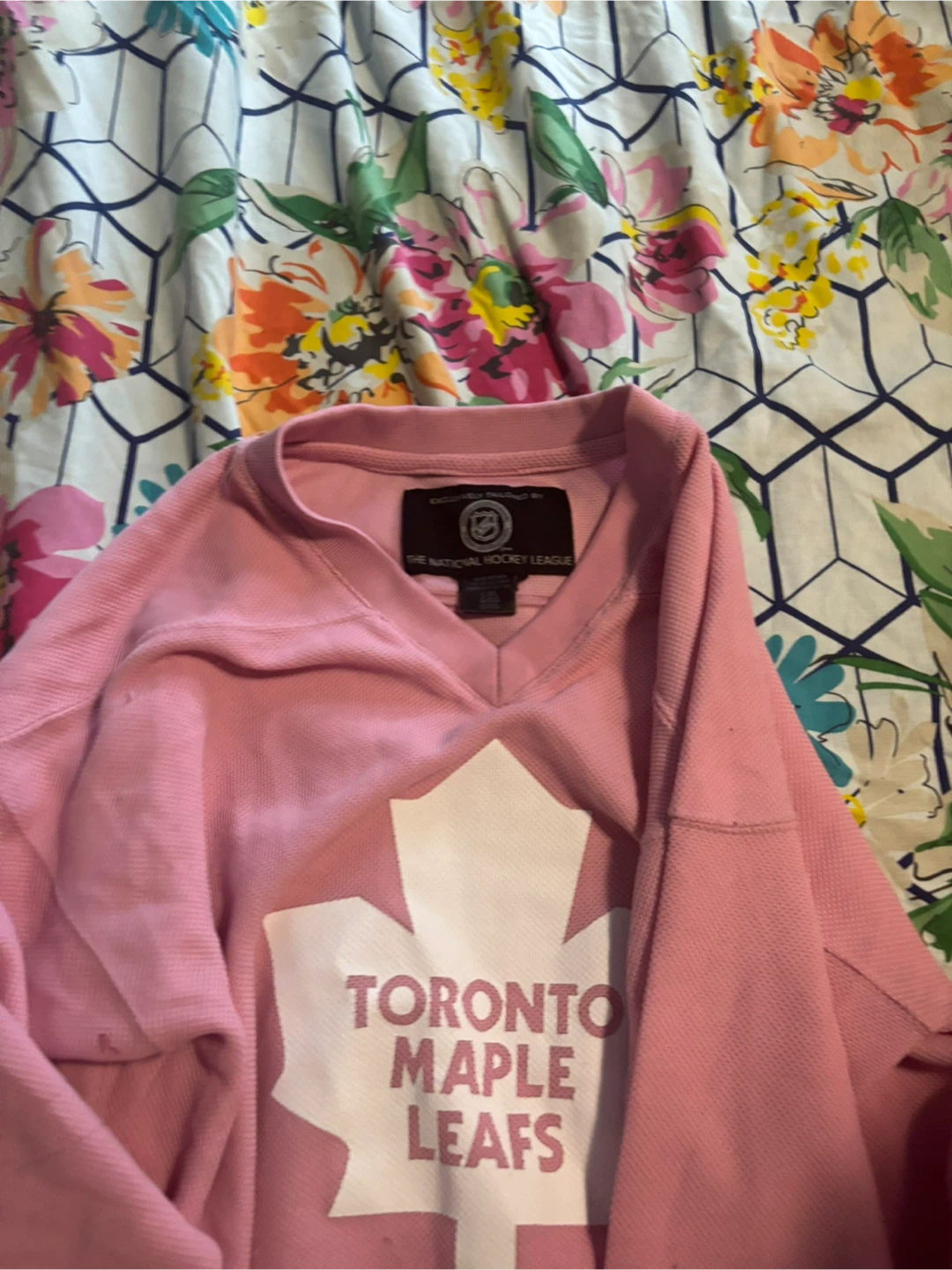 Girls large/xl Toronto Maple Leafs Pink Hockey Jersey - photo 2