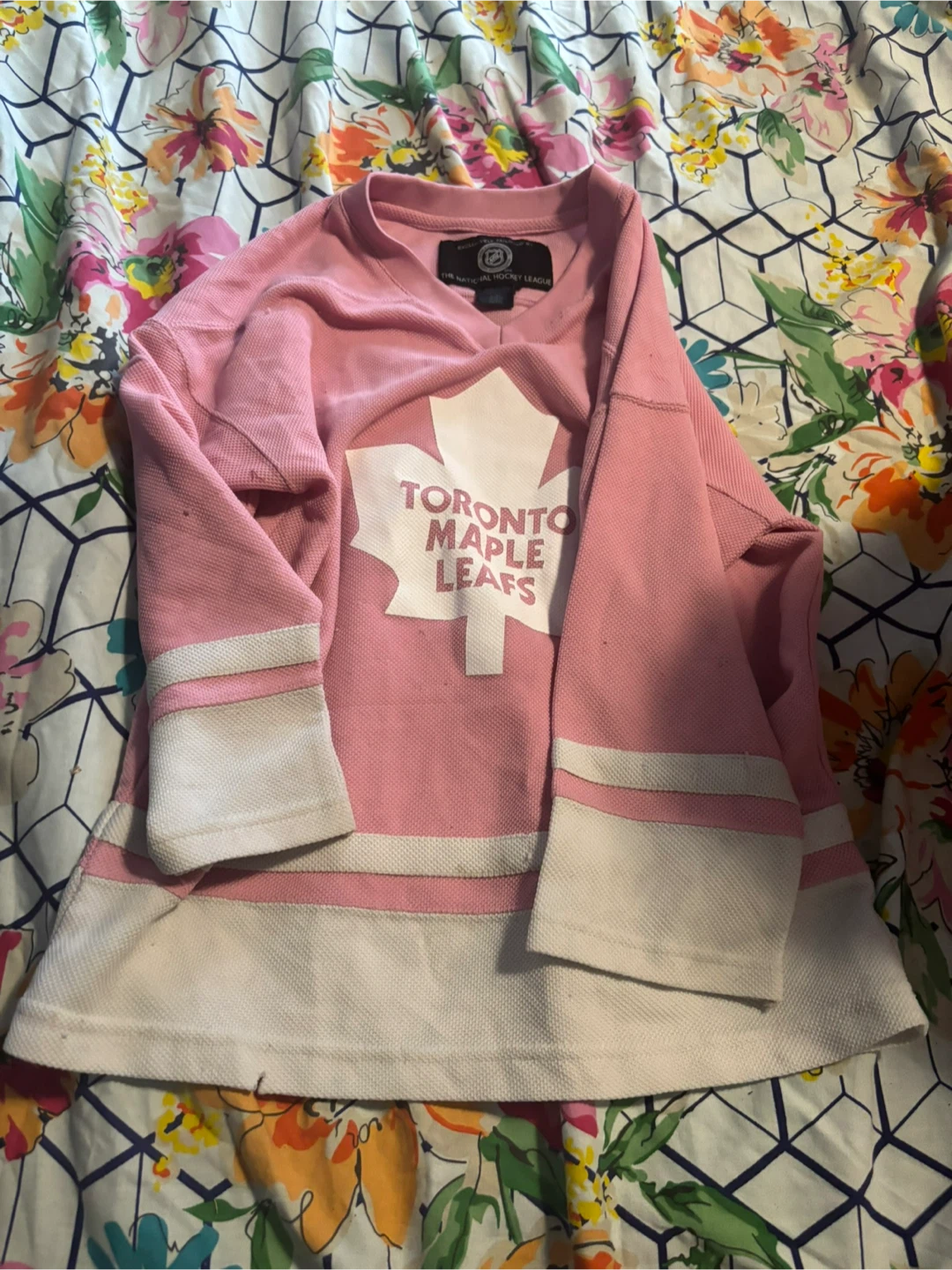 Girls large/xl Toronto Maple Leafs Pink Hockey Jersey