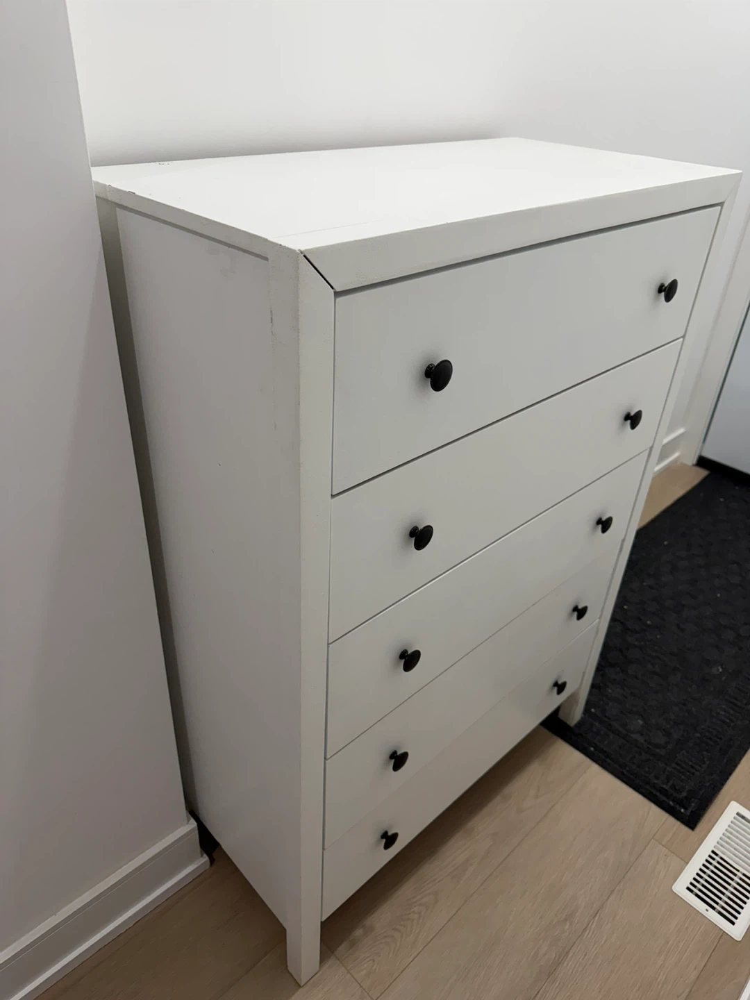 White 5-Drawer Dresser (34"x20"x47")