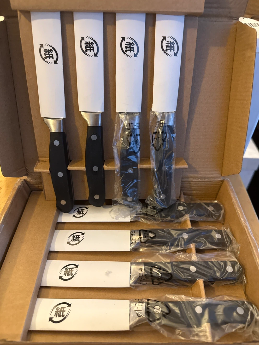 AmazonBasics 8-Piece Steak Knife Set - New