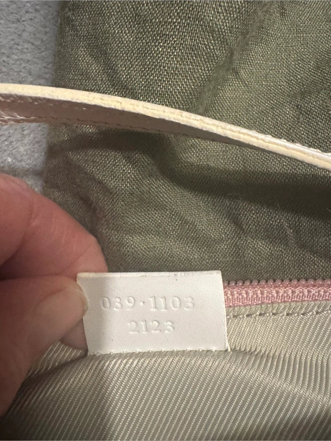 Gucci Pink Canvas Mini Baguette/Pochette in dusty pink - photo 2