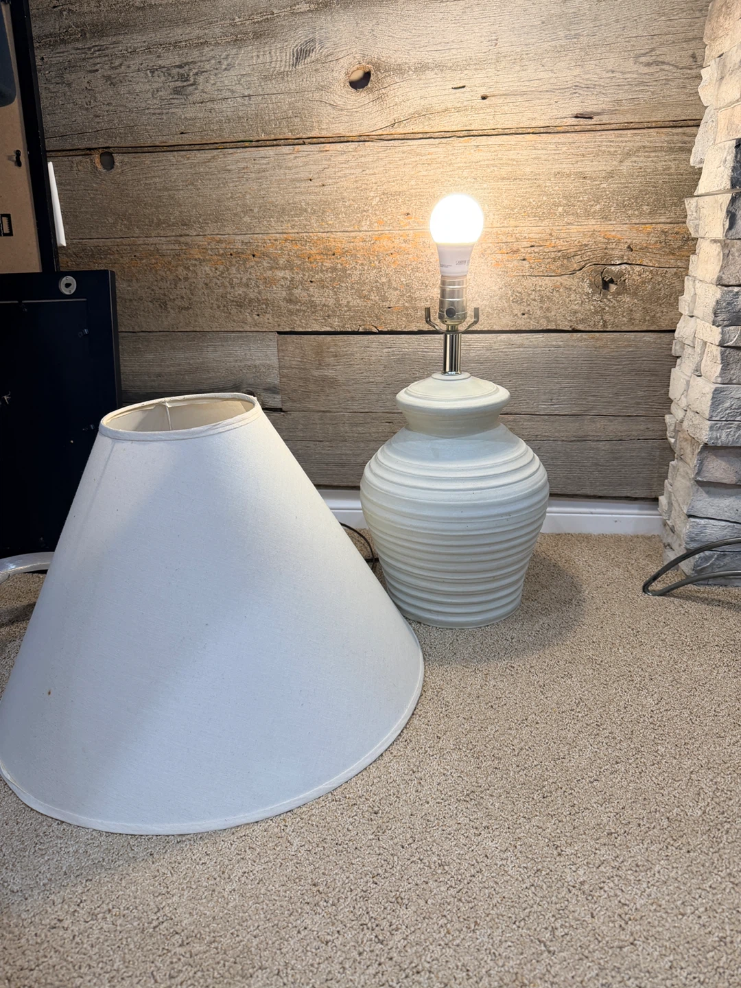 Beige table lamp - photo 2