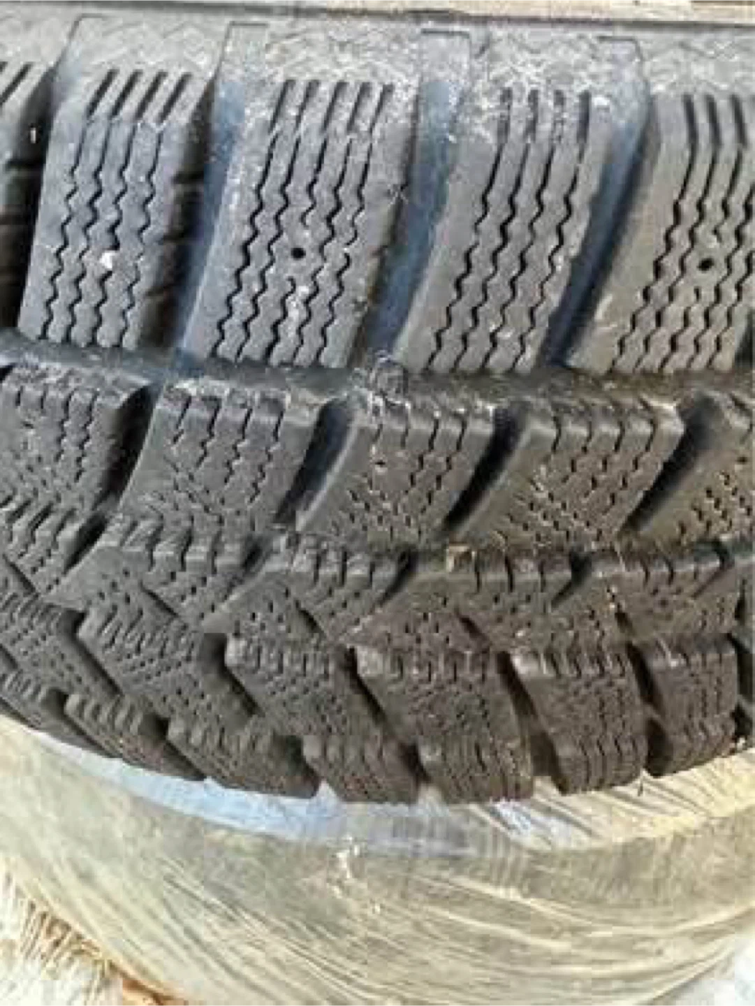 Goodyear Winter Tire - 235/50R18 - photo 3