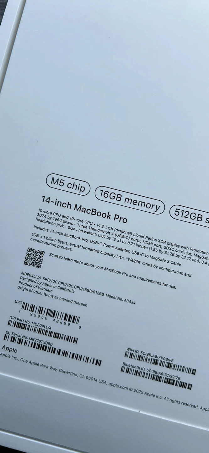 Apple 14-inch MacBook Pro M5 chip 512GB Brand New - photo 3