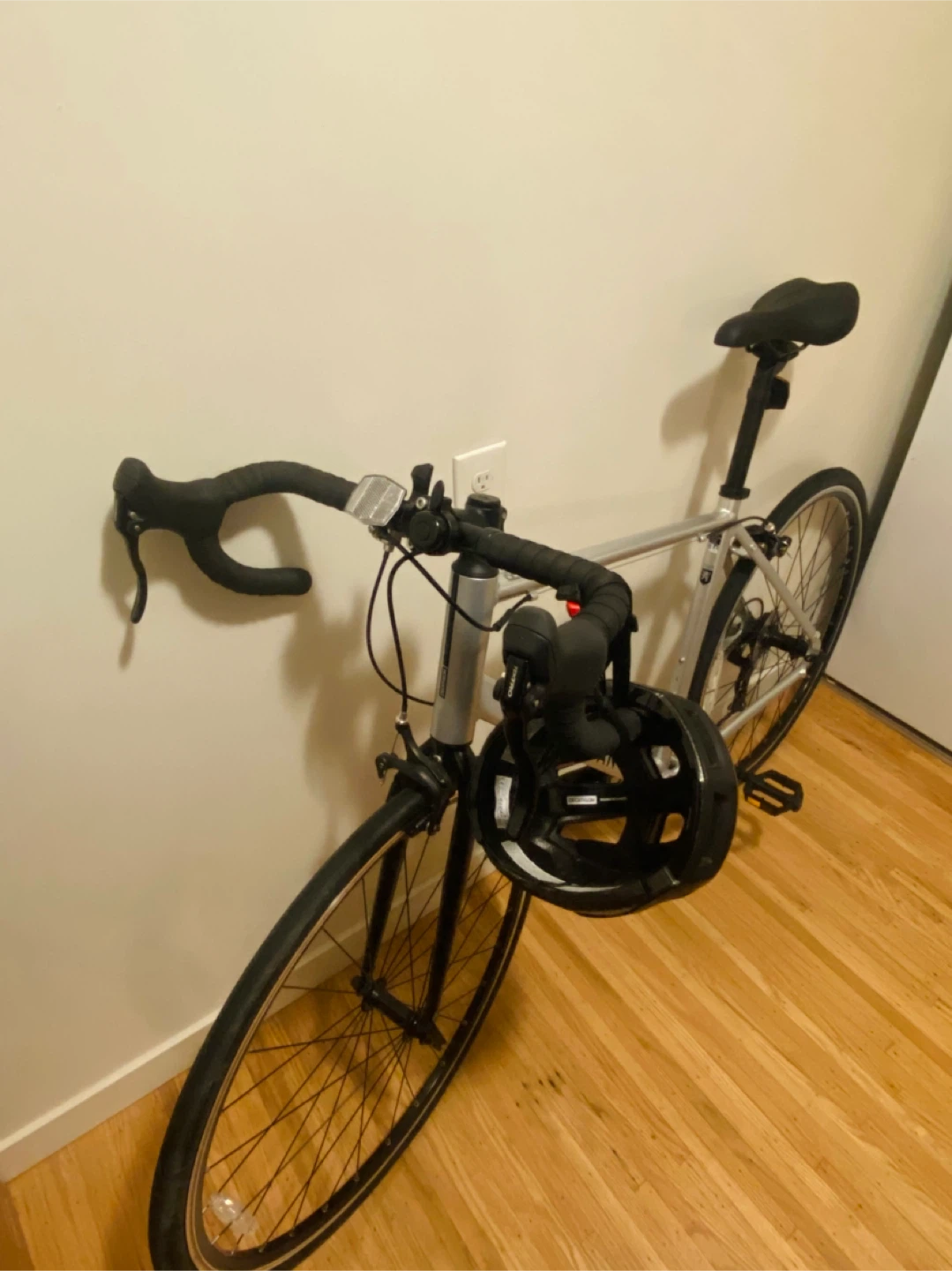 Triban Road Bike Excellent Condition - photo 2