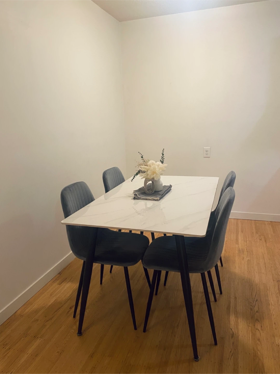 Immaculate Dining Table with 4 suede chairs