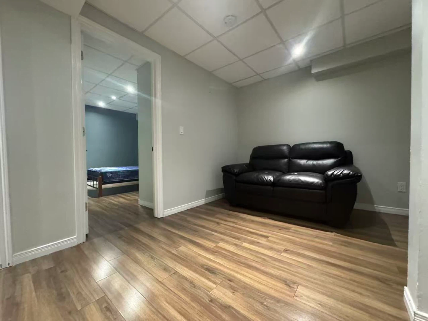 Basement apartment for rent - photo 4