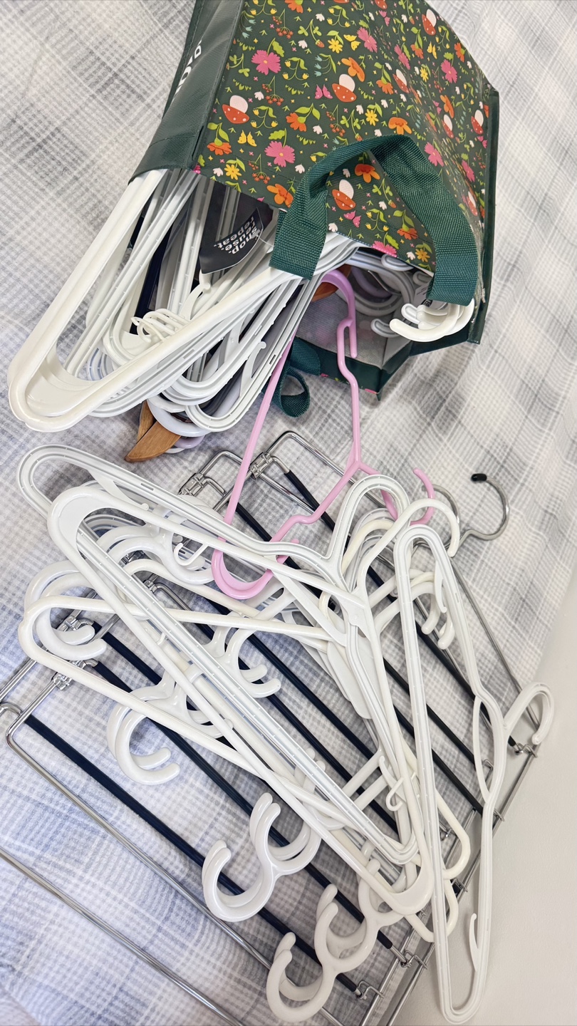 Clothes Hangers - White & Pink
