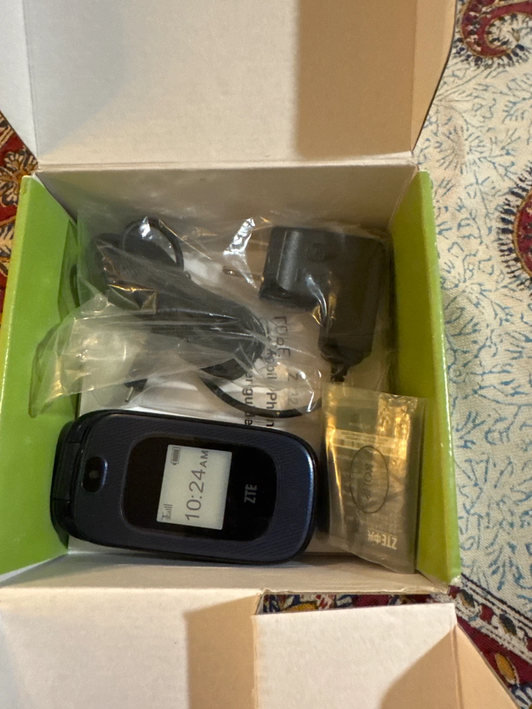 ZTE Z222 Flip Phone - Like New! - photo 2
