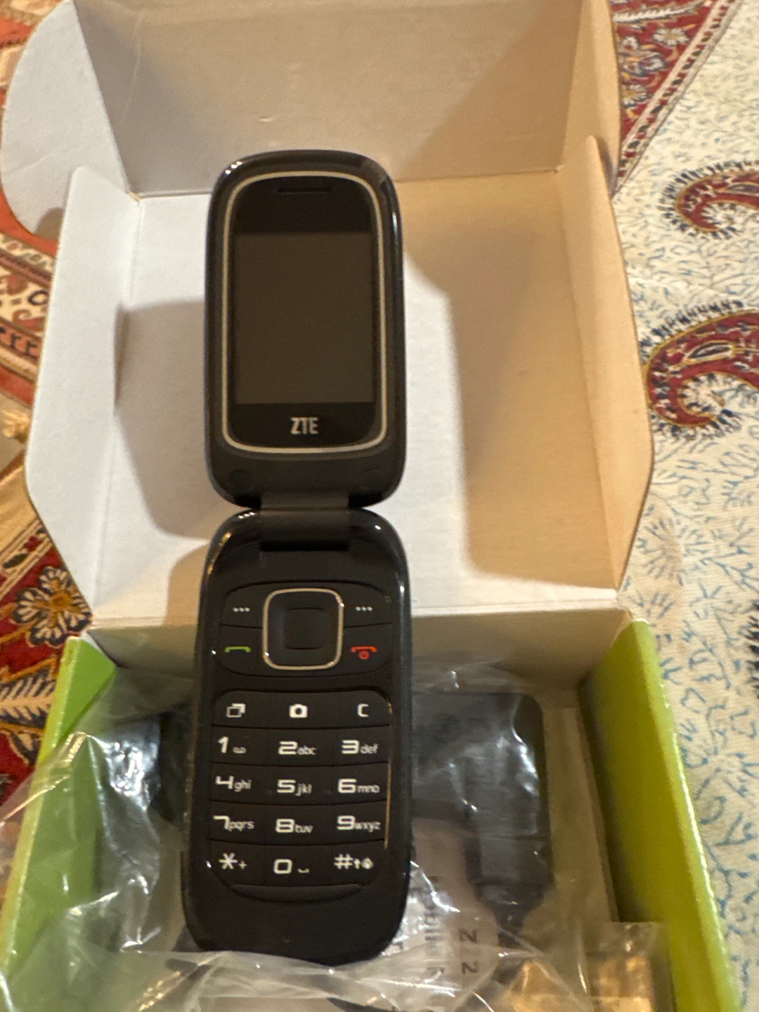 ZTE Z222 Flip Phone - Like New! - photo 3