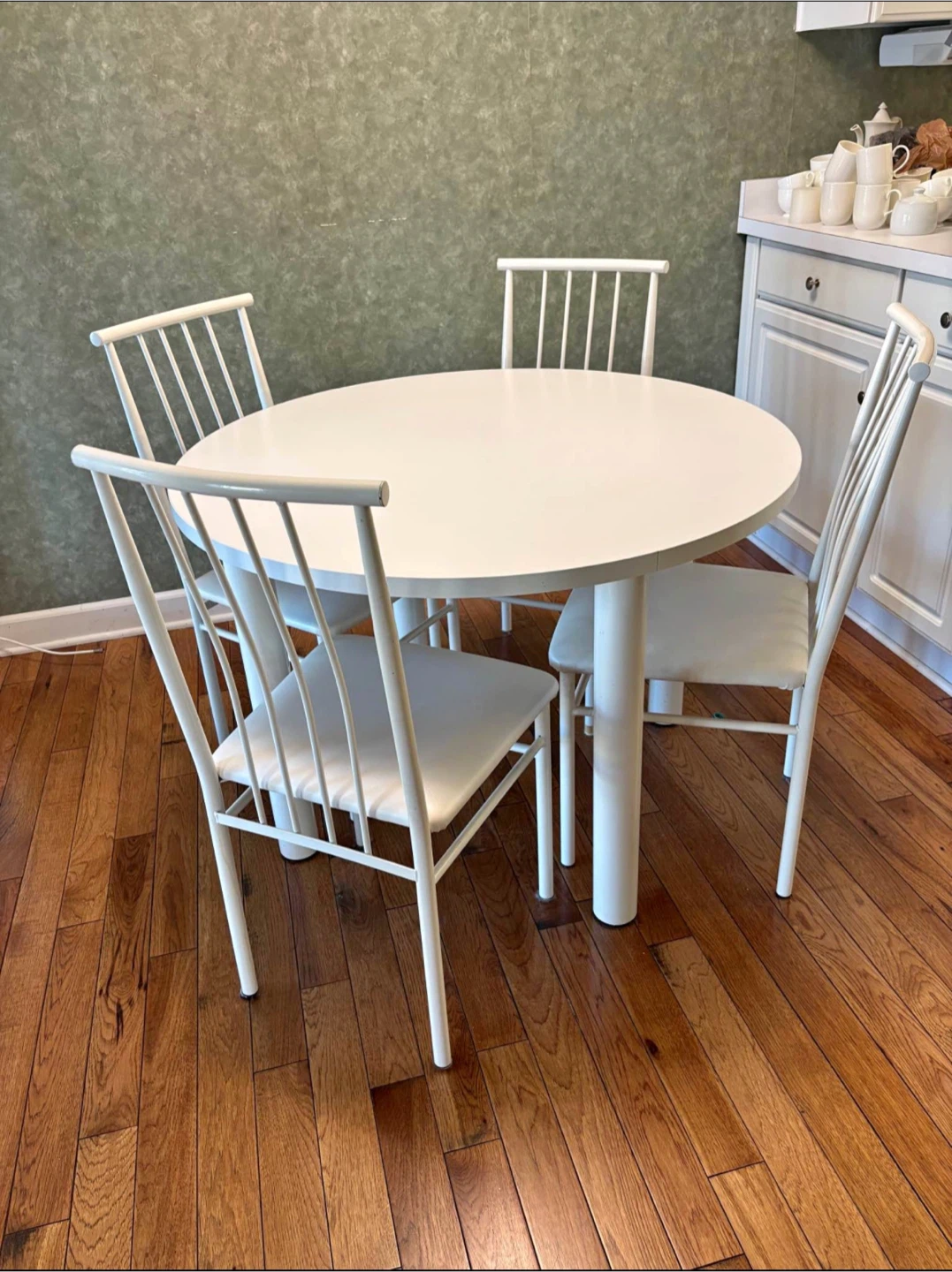 White Round Dining Table with 4 Chairs