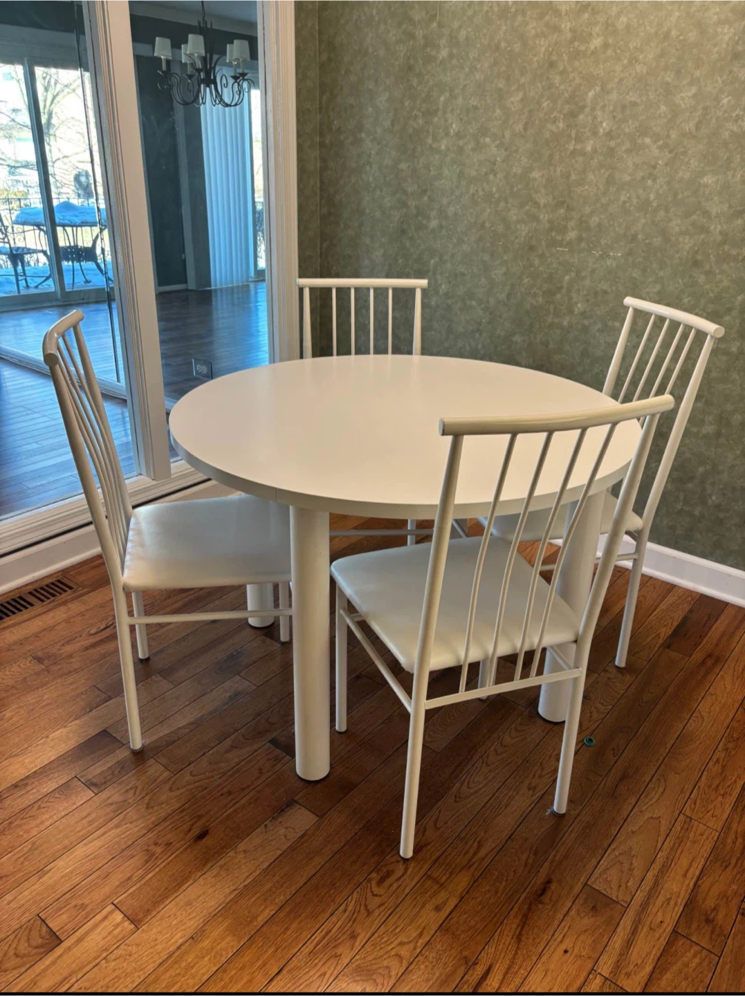 White Round Dining Table with 4 Chairs - photo 2