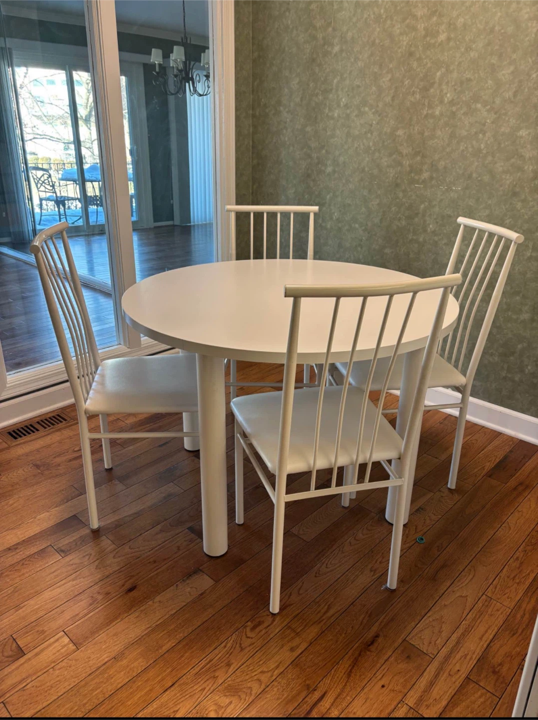 White Round Dining Table with 4 Chairs - photo 3