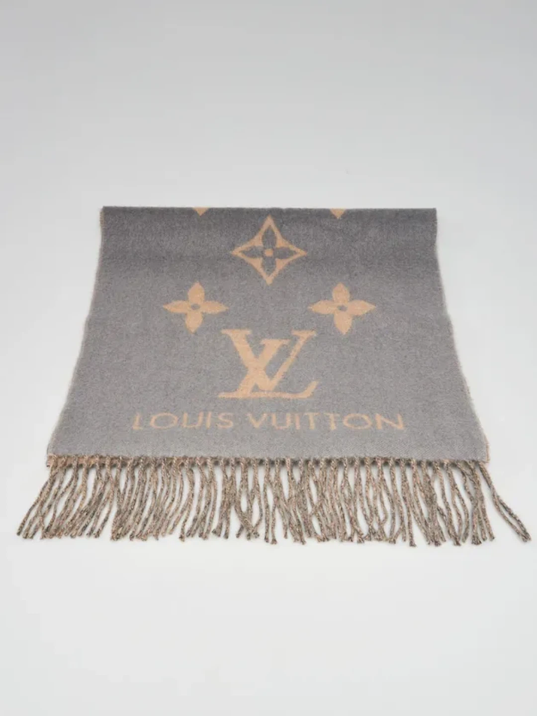Louis Vuitton Grey Monogram Shawl - photo 5