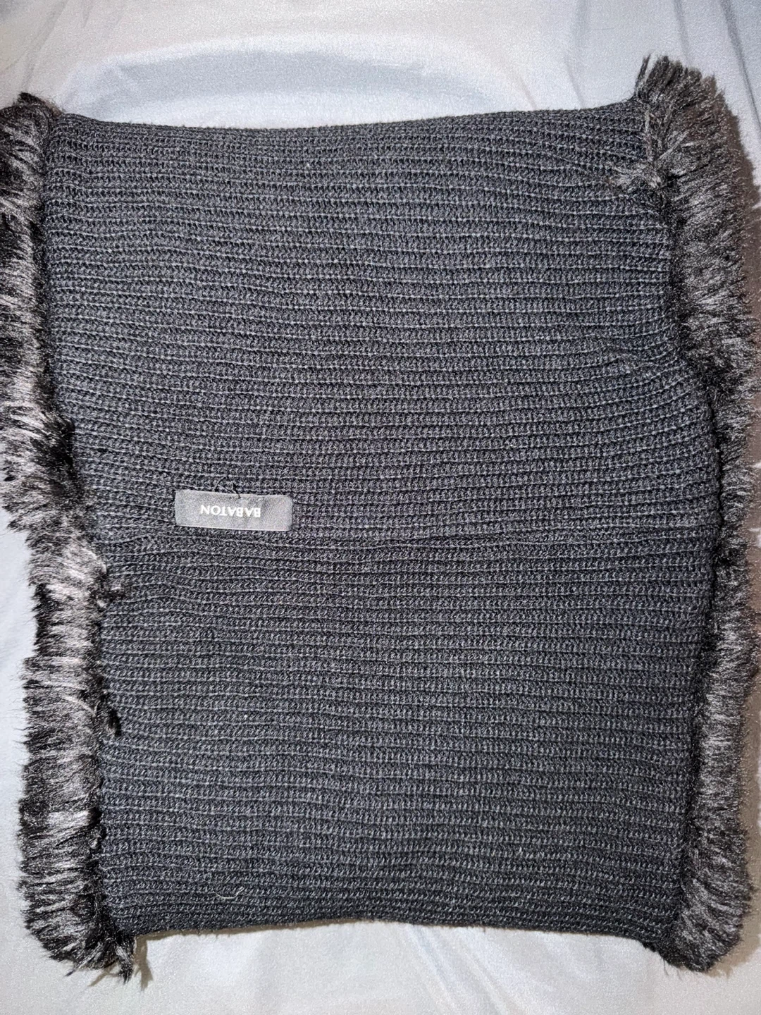 Aritzia Babaton Grey Faux Fur Circle Scarf - photo 3
