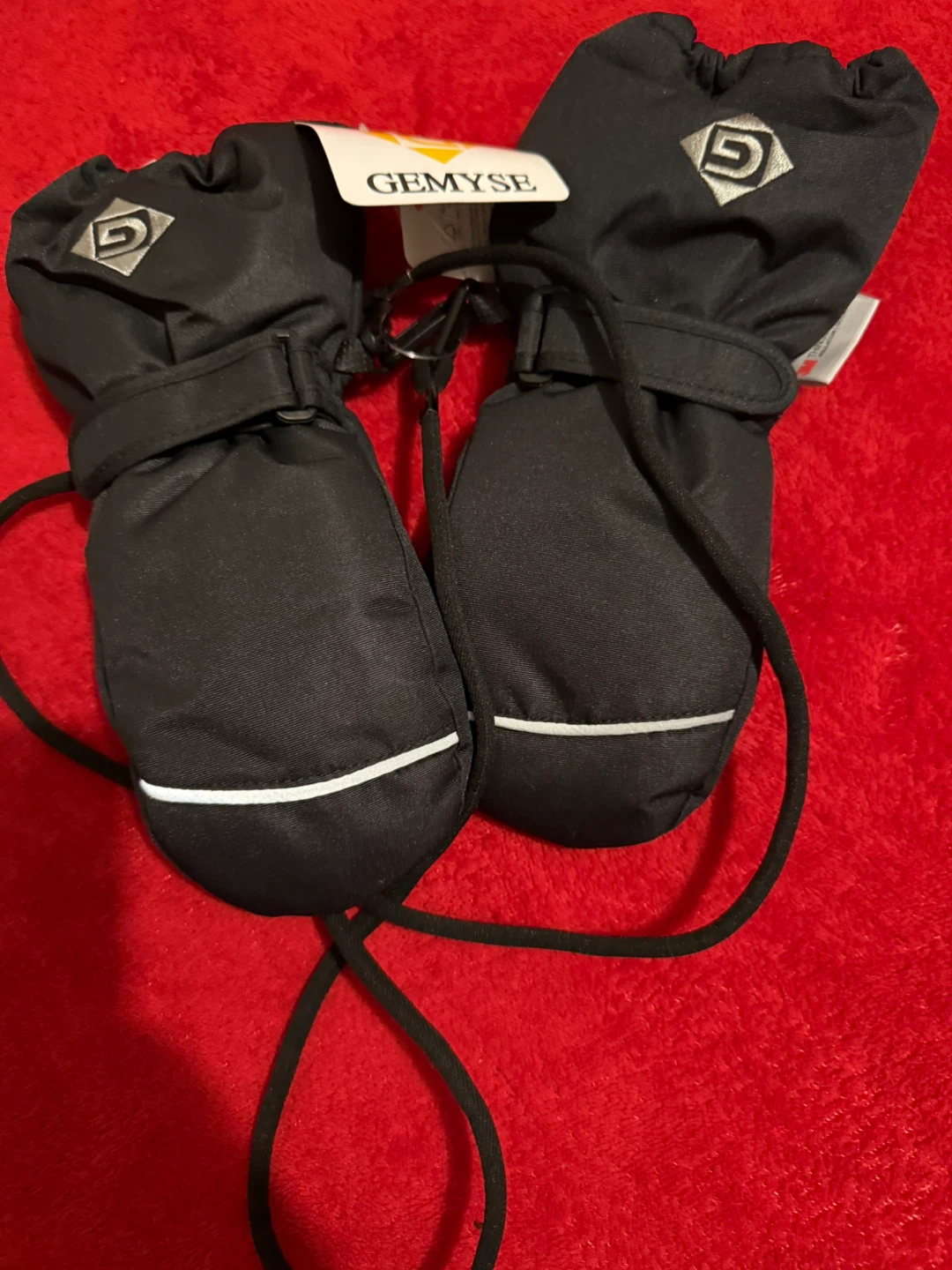 Gemyse Black Winter Mittens