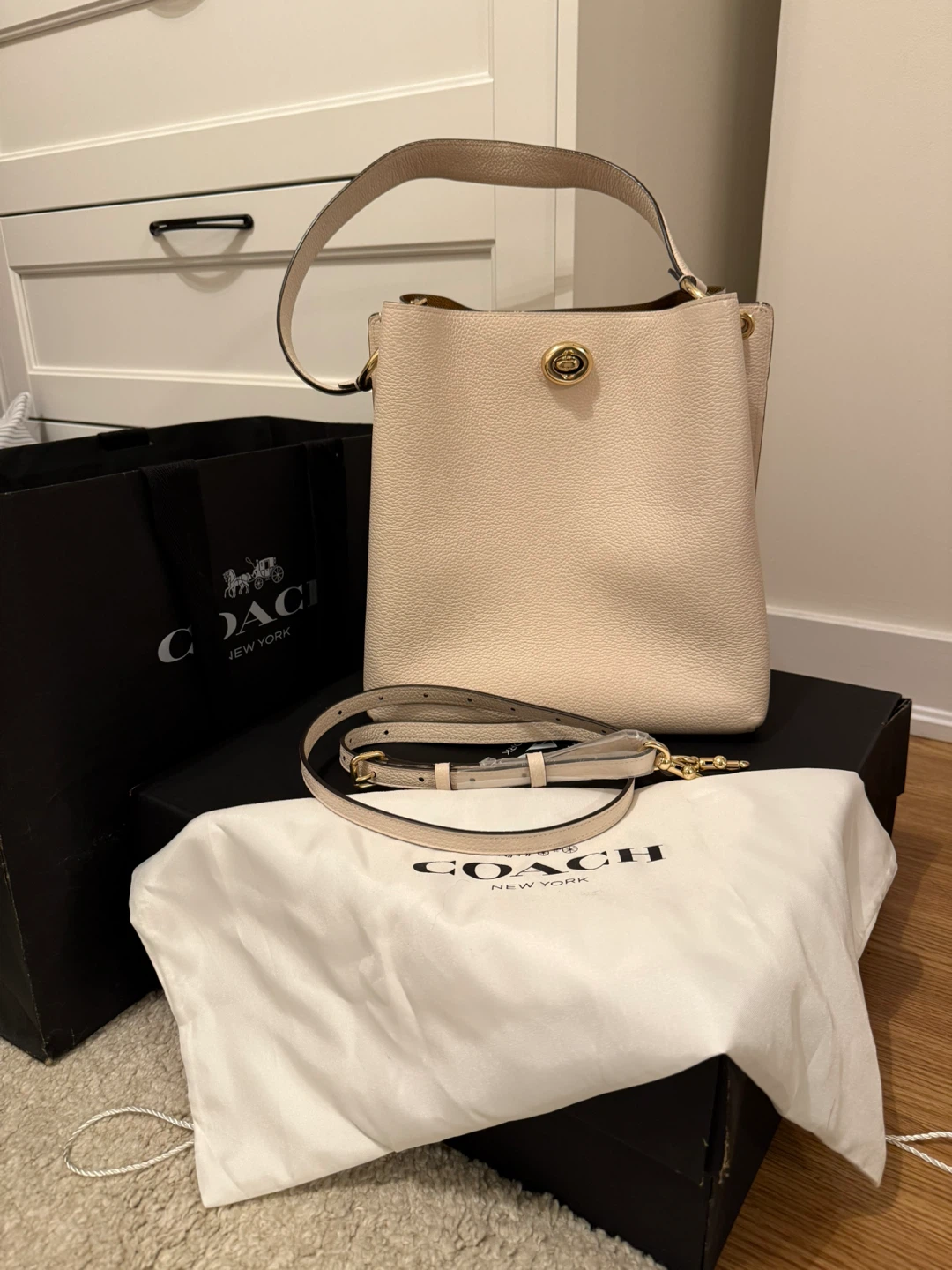 Coach Bucket Bag - Like New! - photo 2