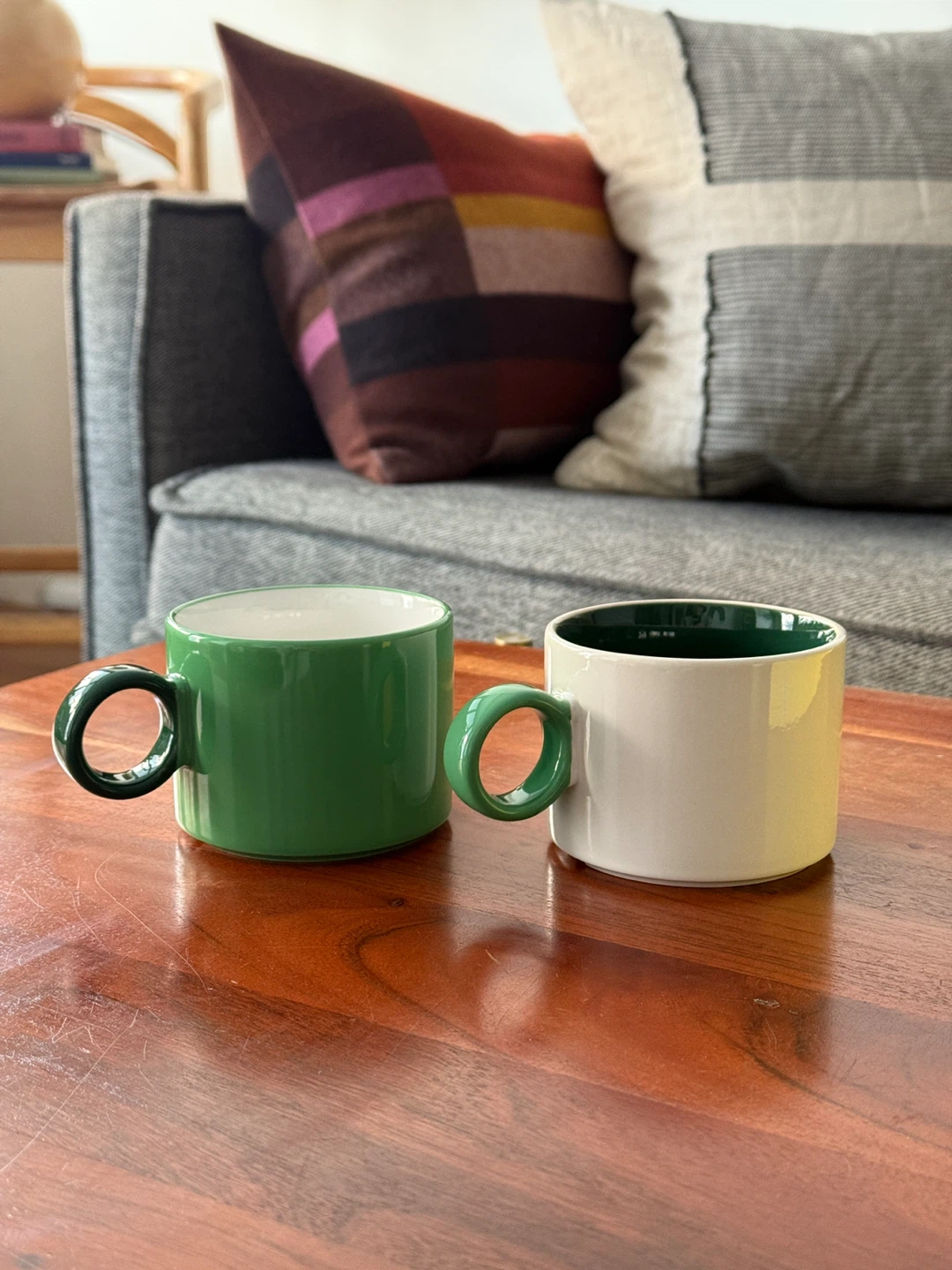 IKEA PIGGÅL Set of 2 Mugs 10 oz (White/Green)