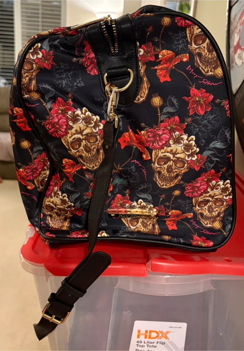 ✨✨Betsey Johnson Floral Skull Duffle Bag - photo 3