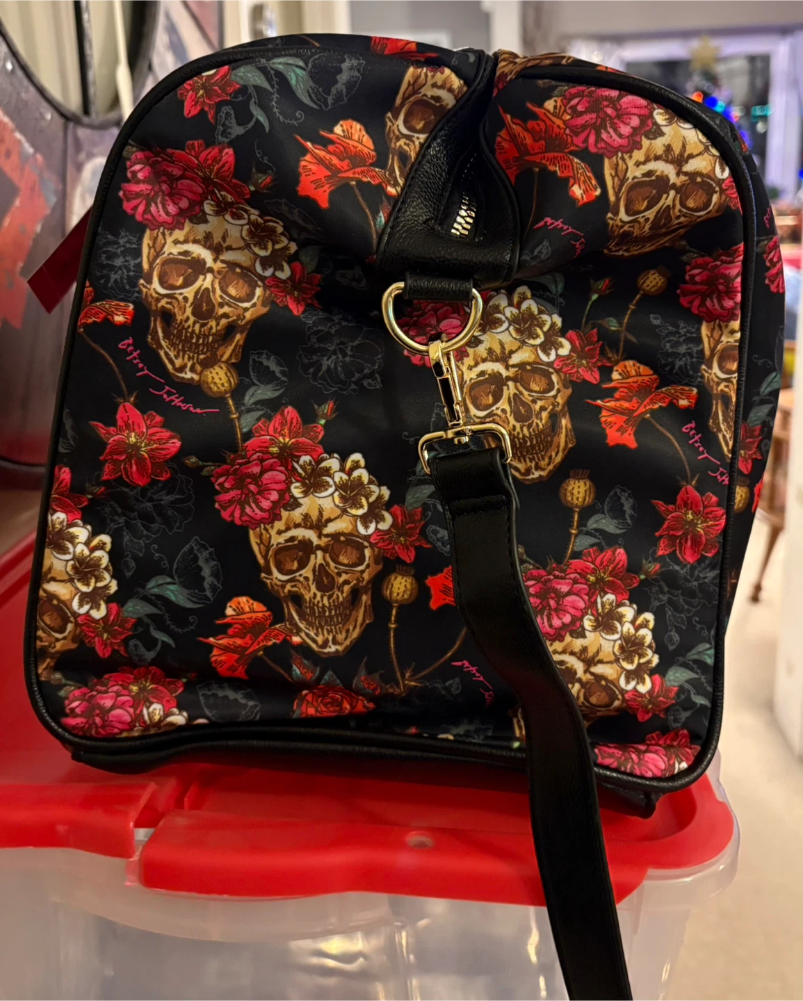 ✨✨Betsey Johnson Floral Skull Duffle Bag - photo 4